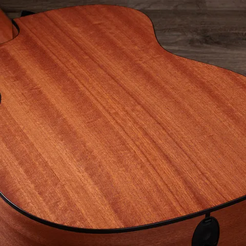 100 Series アコースティックギター | Taylor Guitars